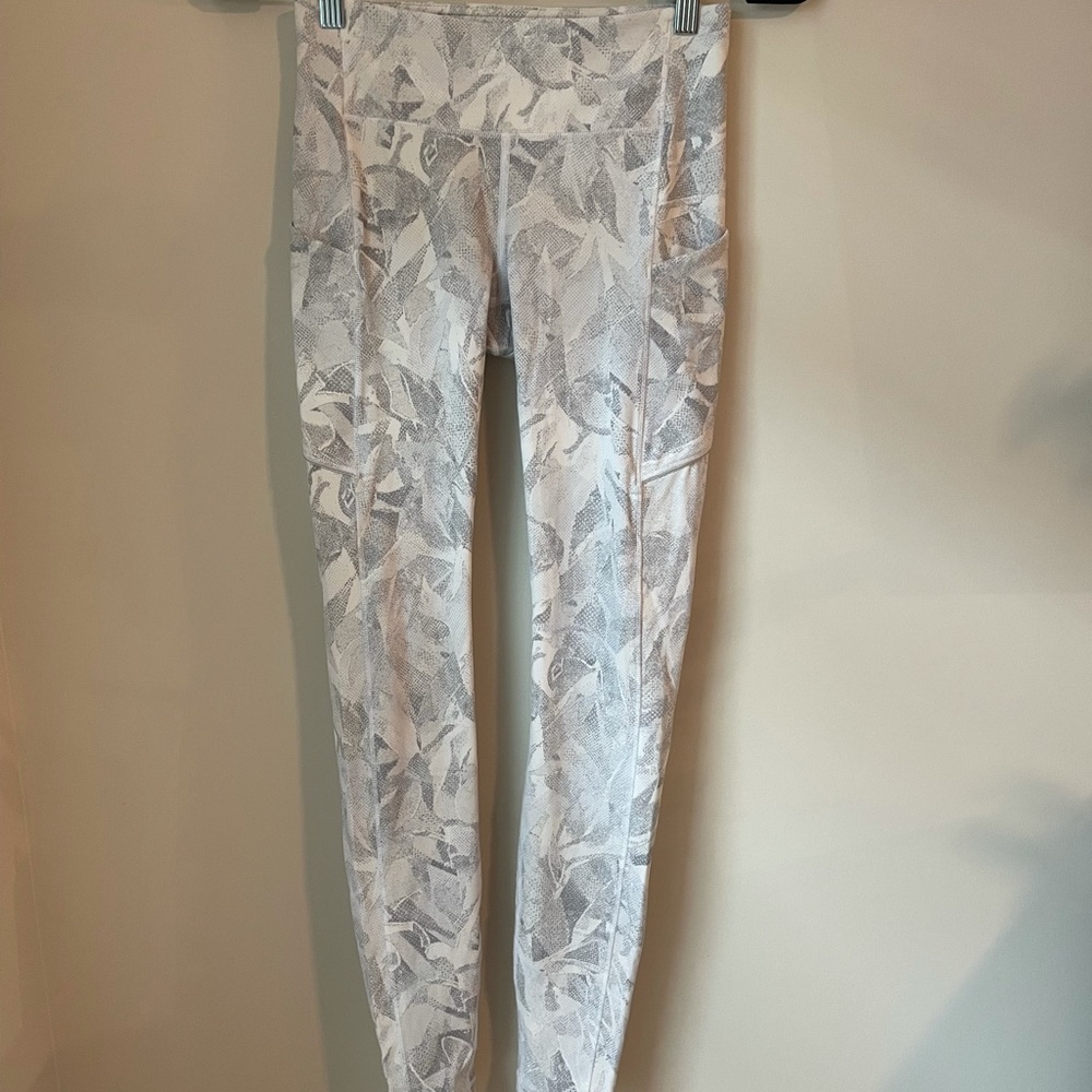 Lululemon White Leggings with Geometric Pattern